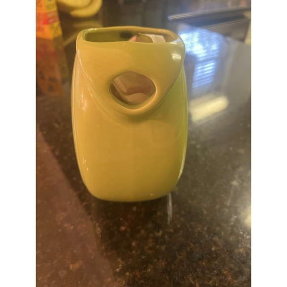 Fiestaware Large Disc Pitcher Chartreuse/Lemongrass 7.25" HLC Fiesta Collectible - Picture 5 of 9